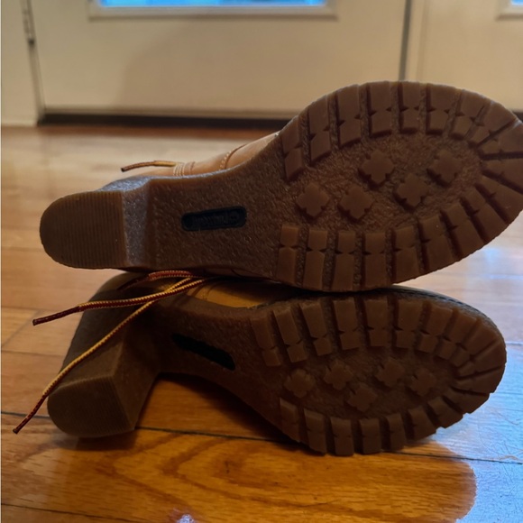 Timberland high heeled boots. Size 8 - Picture 4 of 4